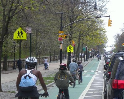 Замедляют ли велосипедные дорожки движение автотранспорта?