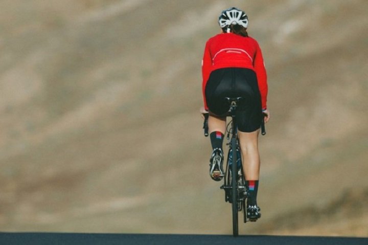 Велошорты для женщин с продуманными элементами для комфортной езды на дальние расстояния