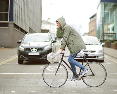 Британский студент сделал из велосипеда машину по производству абажуров