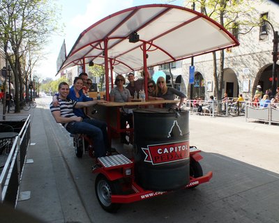 Пассажиры «пабов на колёсах» получили разрешение на распитие пива