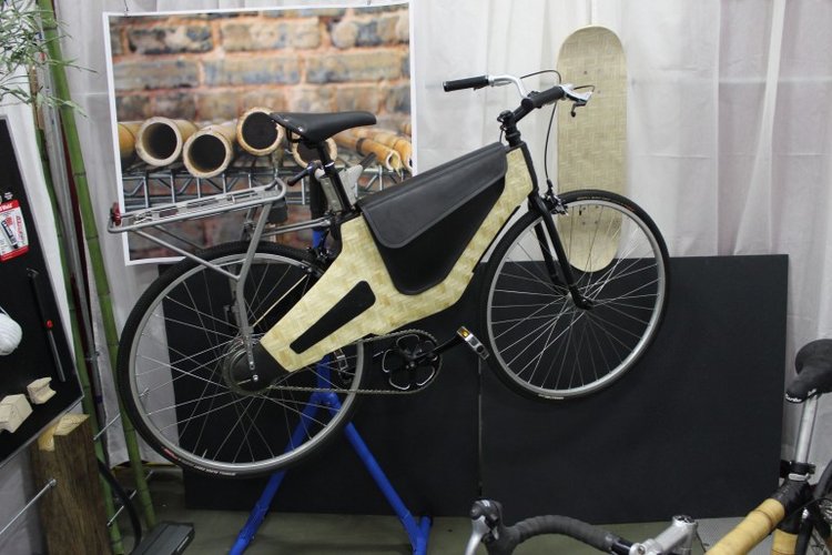 Электровелосипед Bamboost сочетает технологичность с бамбуком и бальсой