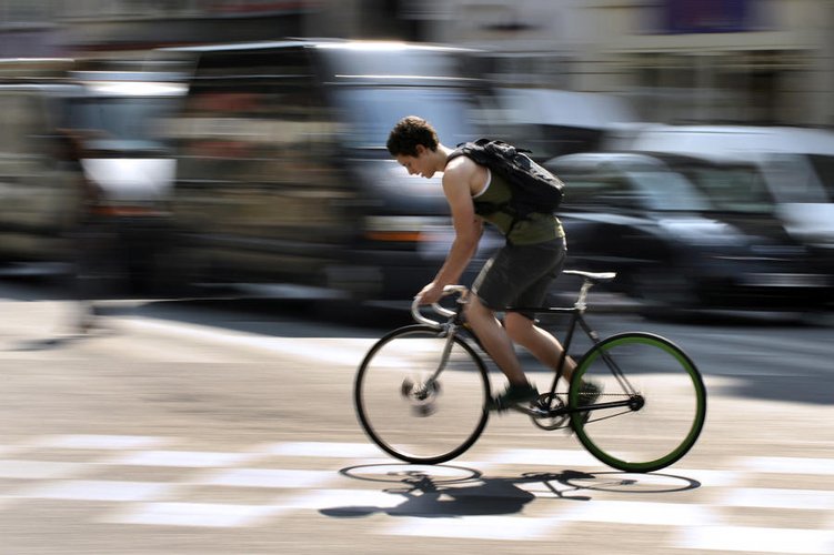 Почему велосипедисты нарушают ПДД? В США опросили 18000 человек, чтобы выяснить это