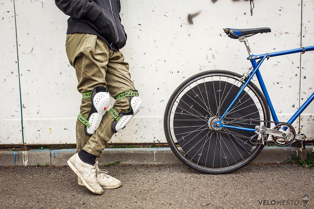 Мы продолжаем публиковать в рубрике «Байкчек» истории сборки велосипедов. Сегодня Дмитрий Прокахин рассказывает о своем велосипеде, предназначенном исключительно для игры в байк-поло. Фотографии: Андрей Миллер. 