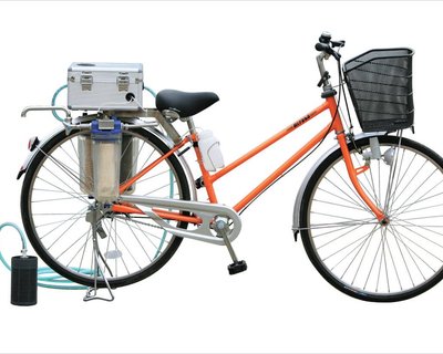 Велосипед CycloClean с уникальной системой очистки воды 
