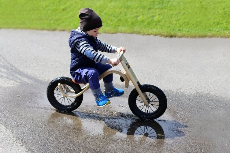 Деревянный велосипед Leg&Go трансформируется в санки,  детскую лошадку-качалку и многое другое