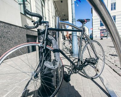 Велосипедная парковка Bindio позволяет оставлять велозамки дома