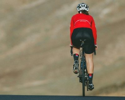 Велошорты для женщин с продуманными элементами для комфортной езды на дальние расстояния