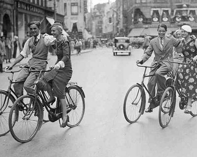 Фото: свидание на велосипеде в Копенгагене 40-х годов