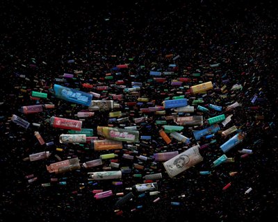 Мэнди Баркер из Гонконга фотографирует мусор для привлечения внимания к проблеме загрязнения природы