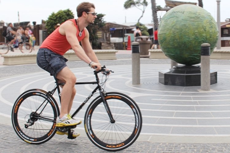 Велосипед Caron позволяет вращать педали разными способами, тренируя различные группы мышц