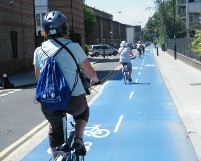Красить или не красить велополосу? Лондонское транспортное управление в сомнениях
