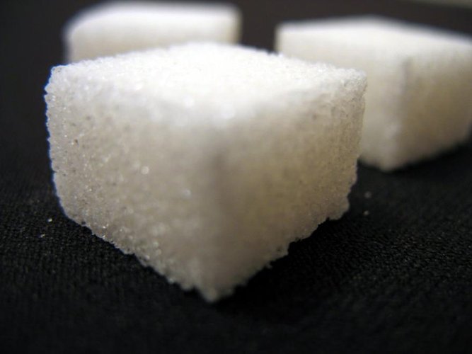 Сахар, растворенный в воде, эффективнее некоторых энергетических напитков