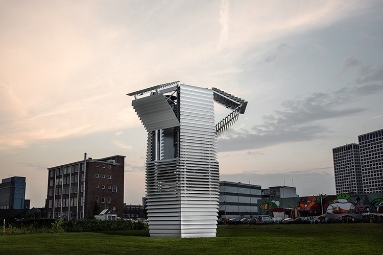 Башня Smog free tower не только делает воздух Роттердама чище, но и собирает смог для ювелирных украшений