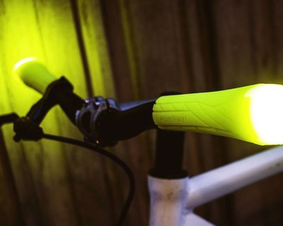 Грипсы для велосипеда HueRay со светодиодным излучением сочетают в себе безопасность, стиль и комфорт