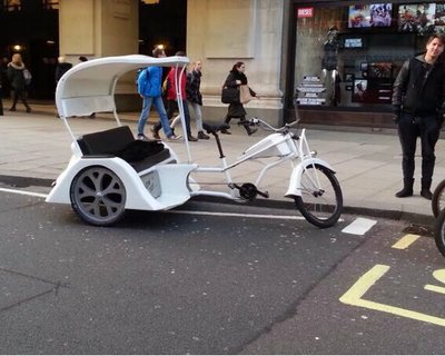 Лондонская полиция занялась недобросовестными велотаксистами