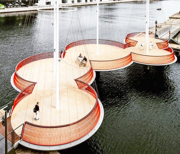 В Копенгагене построли уникальный мост из кругов, напоминающих палубы кораблей