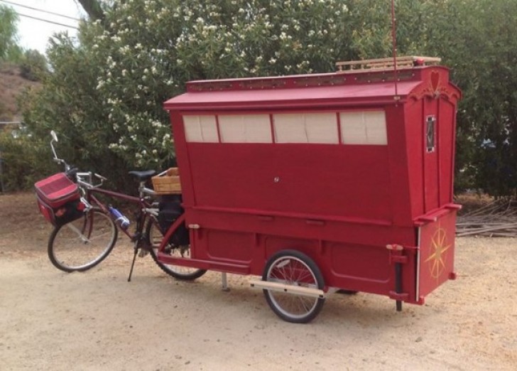 Велосипедный мини-фургон для странствующего художника