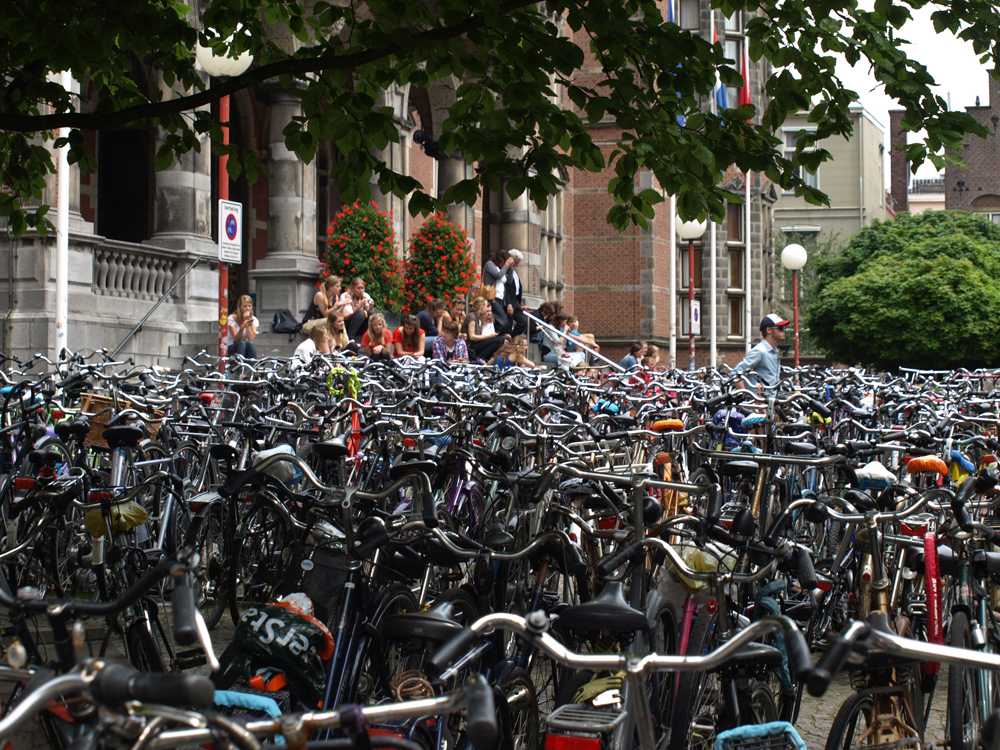 Велосипедная инфраструктура и велосипеды в Гронингене, Голландия